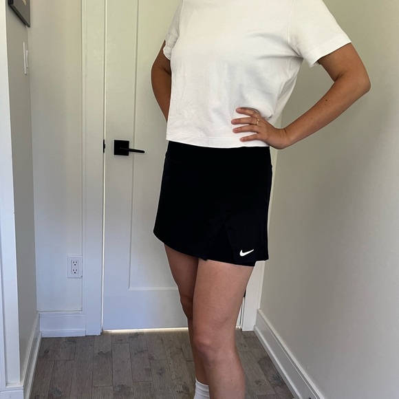 Nike Sports Skirt (Skort) - Picture 5 of 8